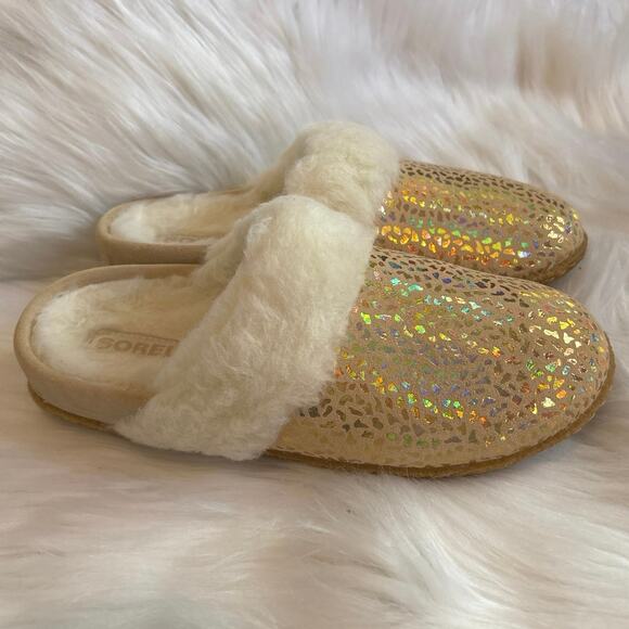 Sorel New in Box Kids Yakiska Slide II Gold Fur Lined Slippers Youth 4 - Picture 1 of 5